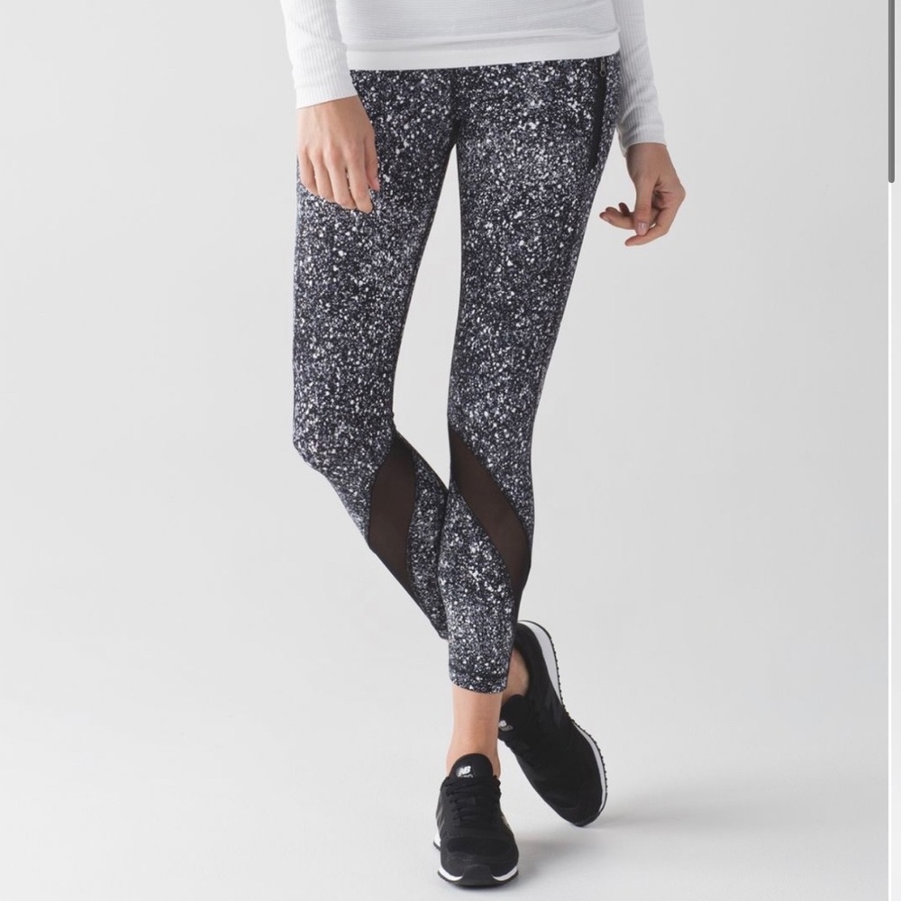 Lululemon Inspire Tight II Splatter White Black Size 2 Leggings Cropped Capri